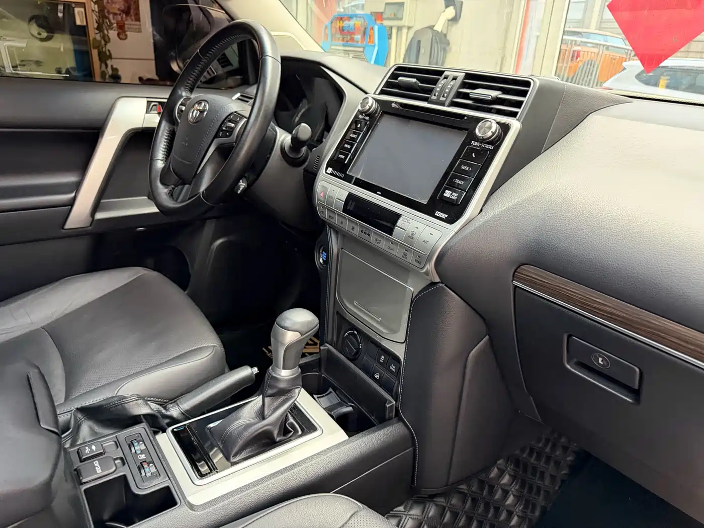 Toyota Prado 2018 3.5L Automatic TX-L NAVI Rear-mounted Spare Tire фото 41