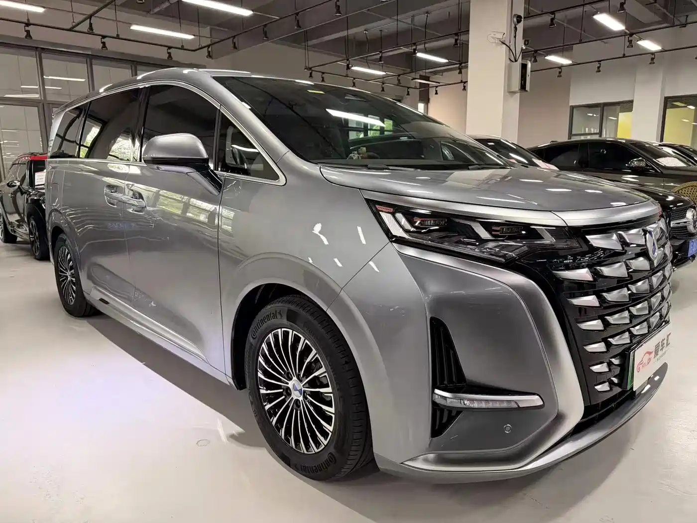 Denza D9 2022 DM-i 970 All-Wheel Drive Honor Edition фото 3
