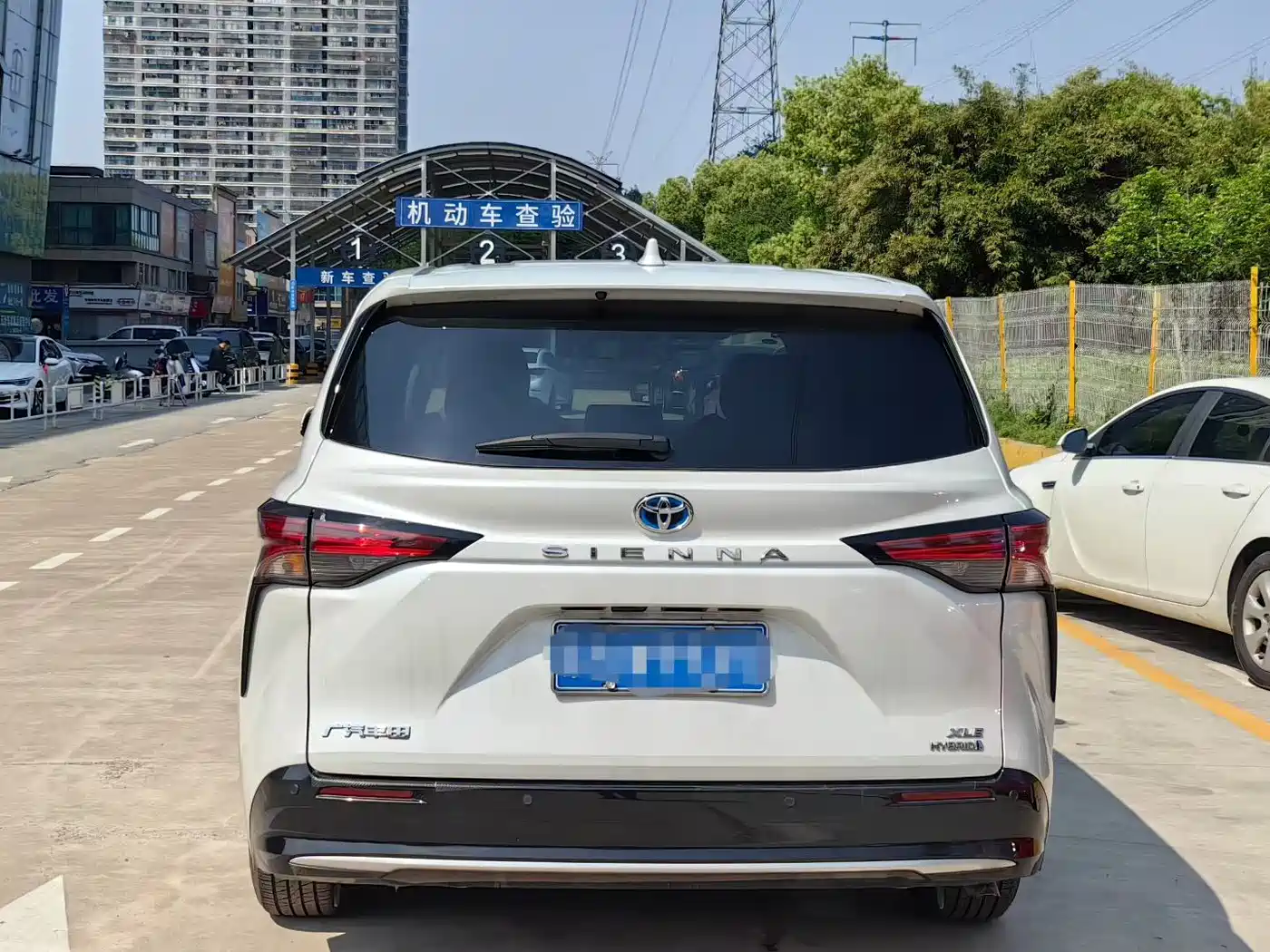 Toyota Sienna 2021 2.5L Hybrid Luxury Edition фото 9