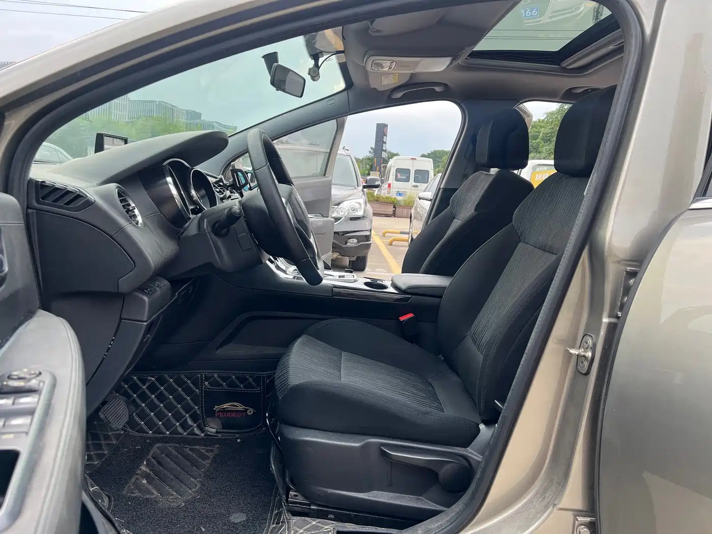 Фото 4 - Peugeot 3008