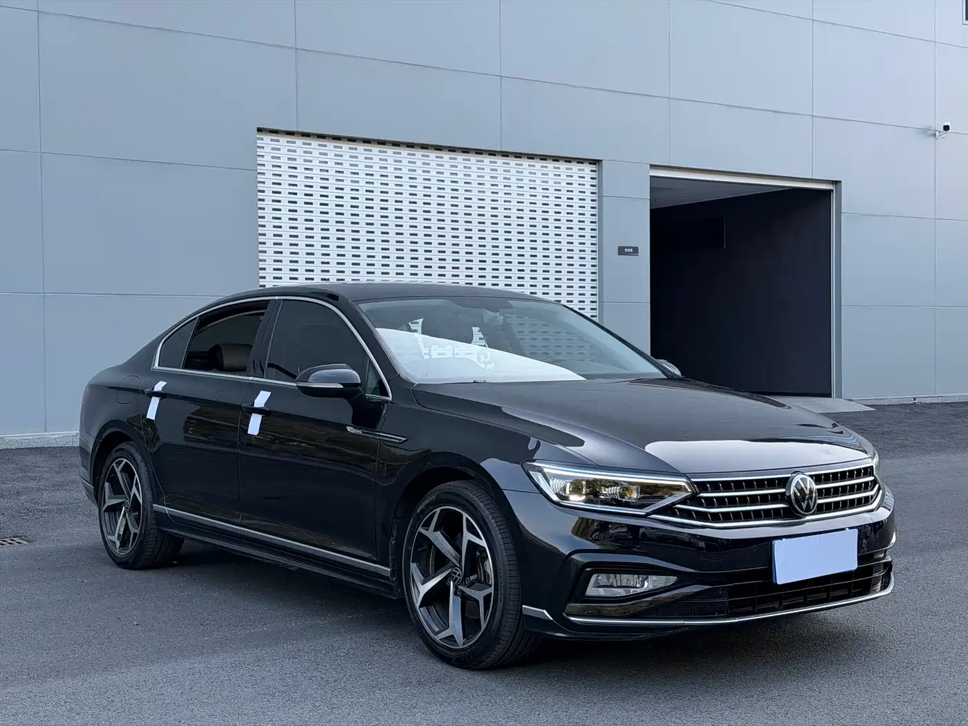 Volkswagen Magotan 2023 2 Million Units Anniversary Edition 330TSI DSG Leading Type фото 3