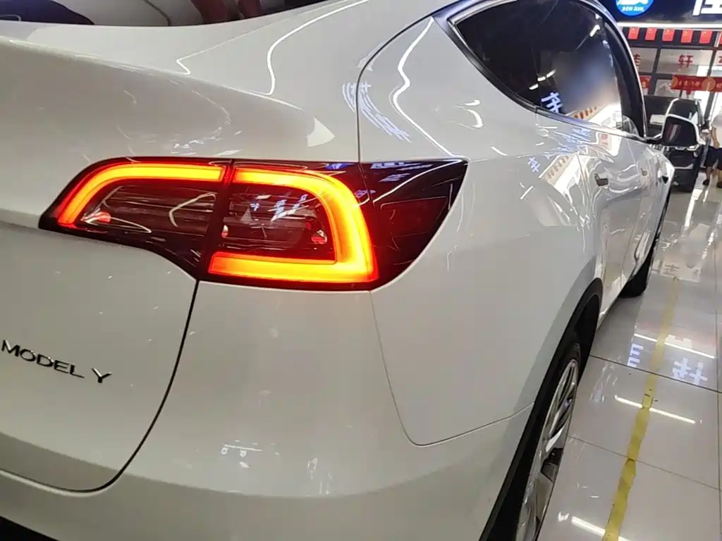 Фото 8 - Tesla Model Y