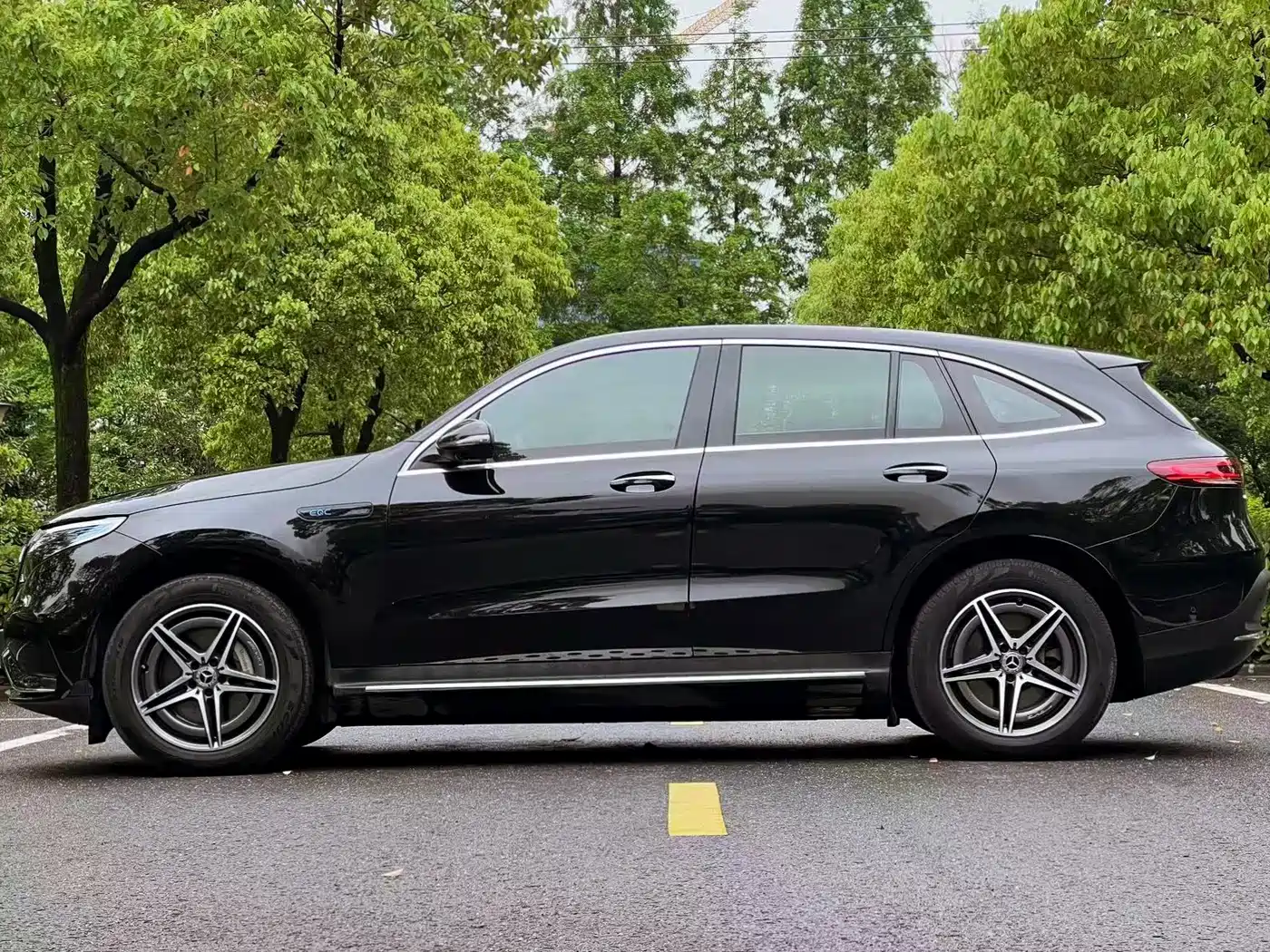 MERCEDES-BENZ EQC