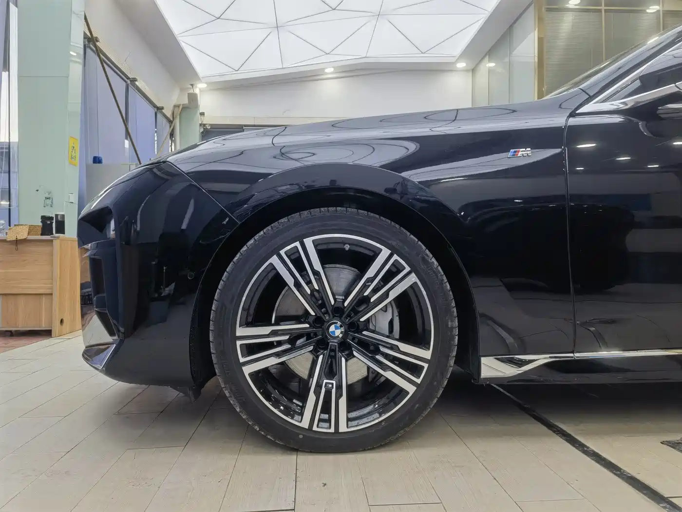 BMW 7 Series 2023 Model 740Li Leading M Sport Package фото 14