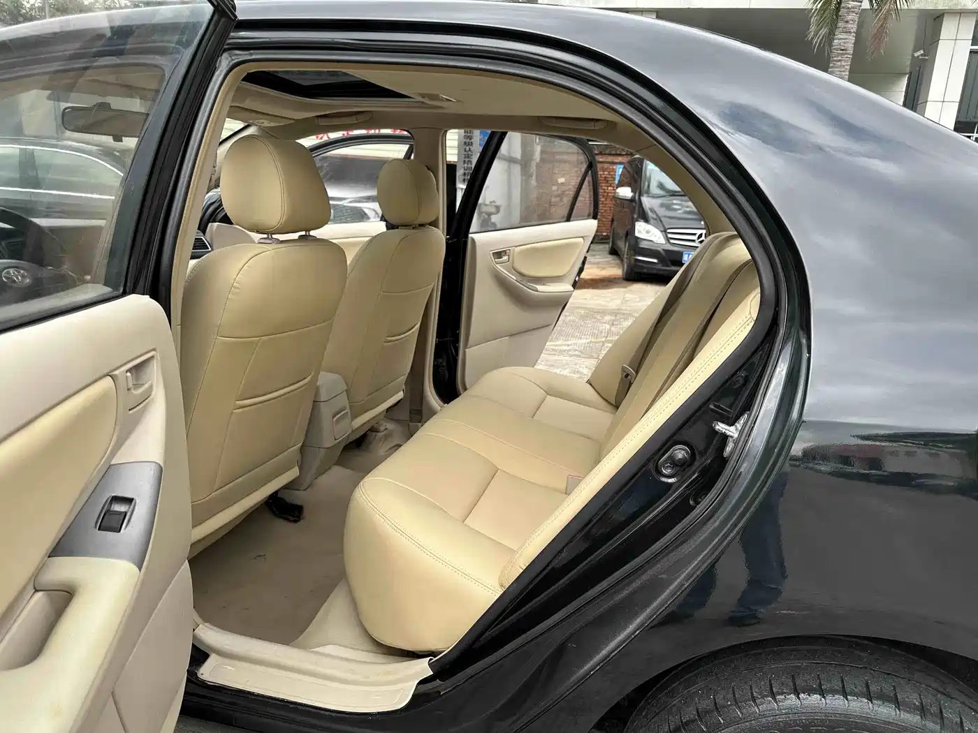 Toyota Corolla 2013 1.6L Automatic Excellence Edition фото 9
