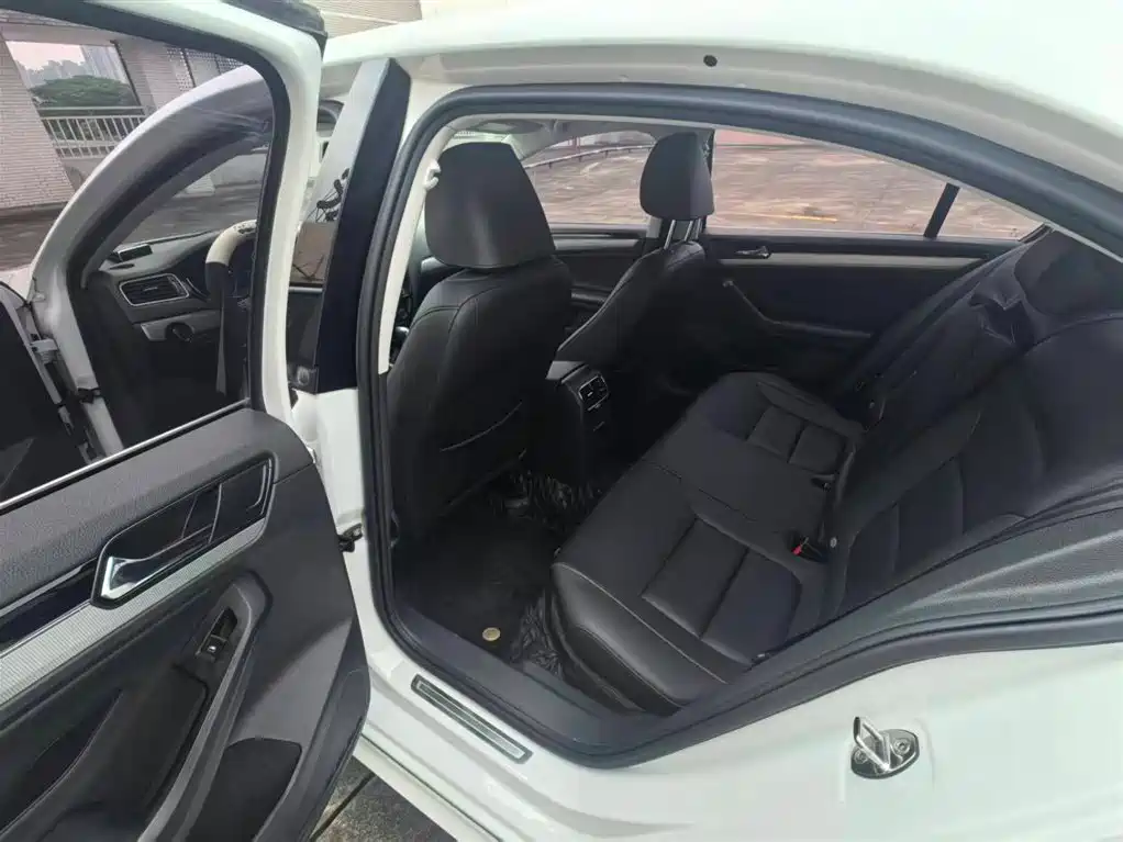 Volkswagen Sagitar 2018 280TSI DSG Comfort фото 5