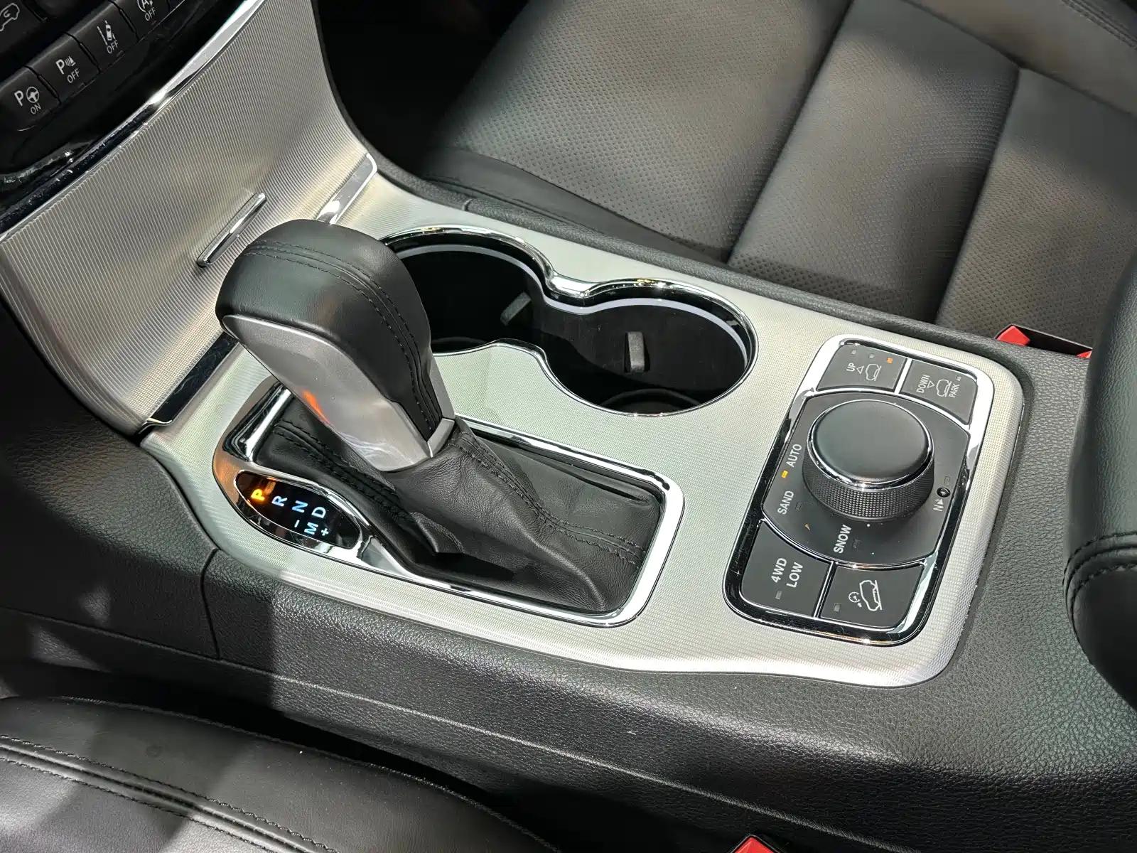 Photo 14 - Jeep Grand Cherokee (Import)