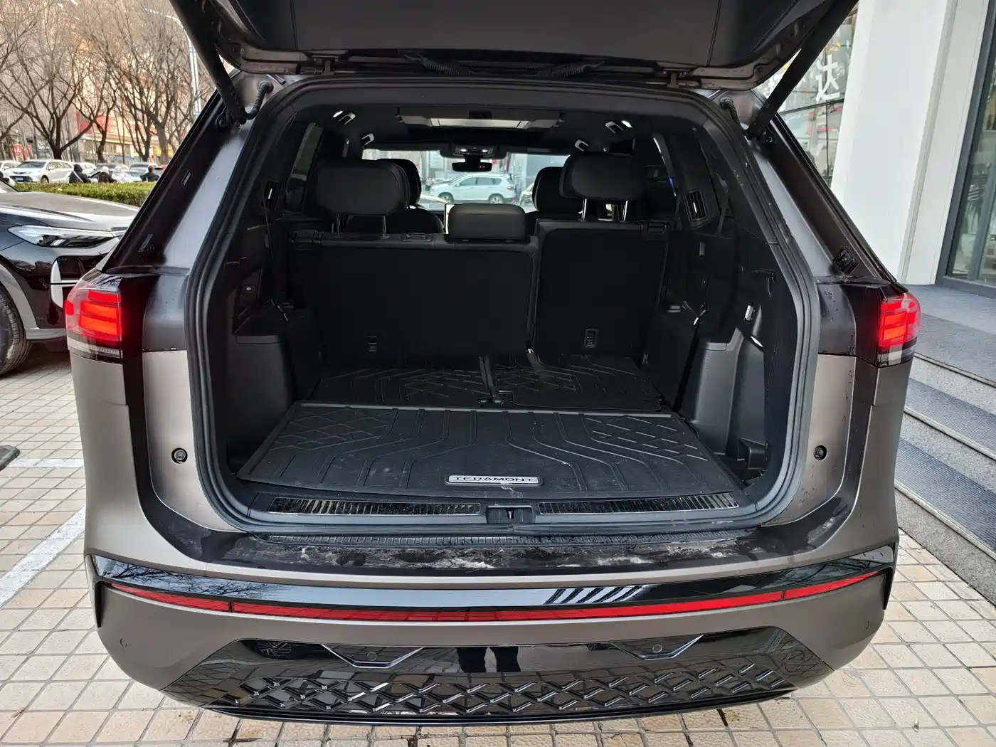 Volkswagen Teramont 2025 Teramont Pro 450TSI 4WD Summit Edition фото 9