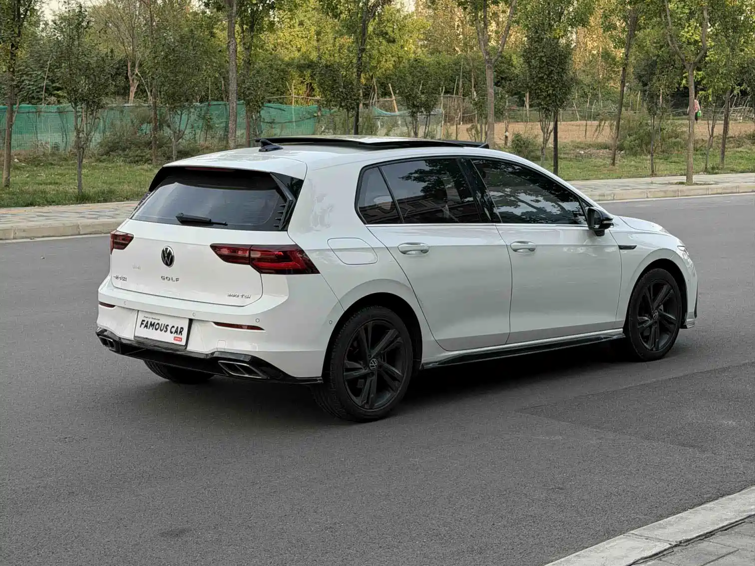 Photo 4 - Volkswagen Golf