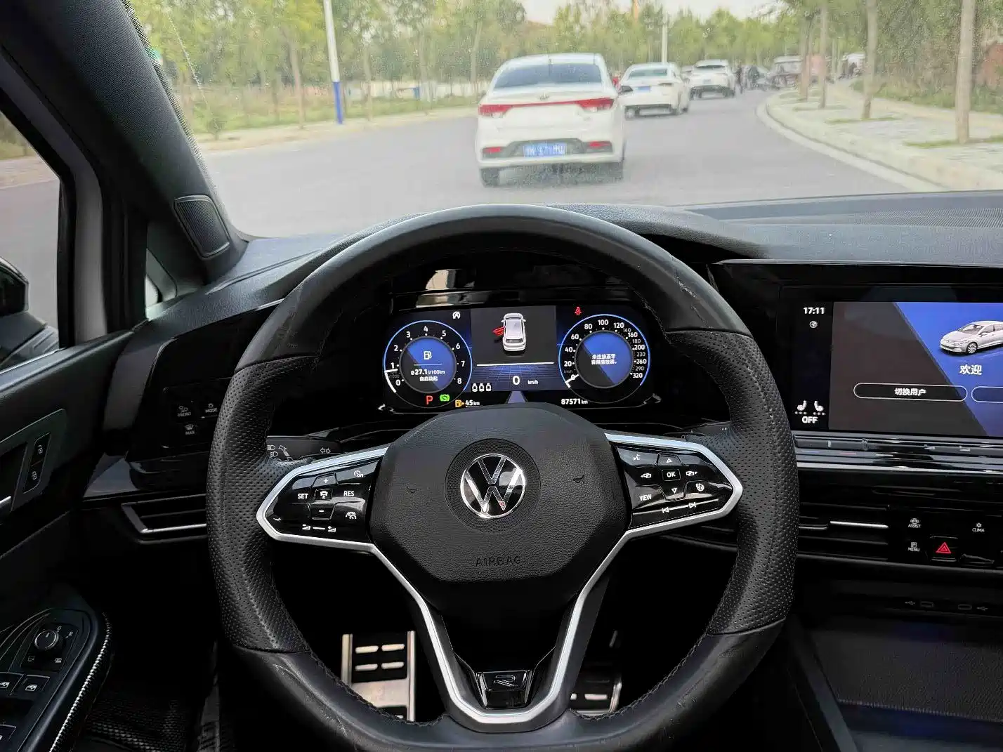 Photo 9 - Volkswagen Golf