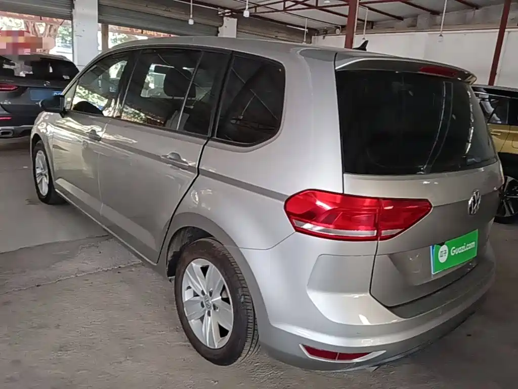 Photo 5 - Volkswagen Touran