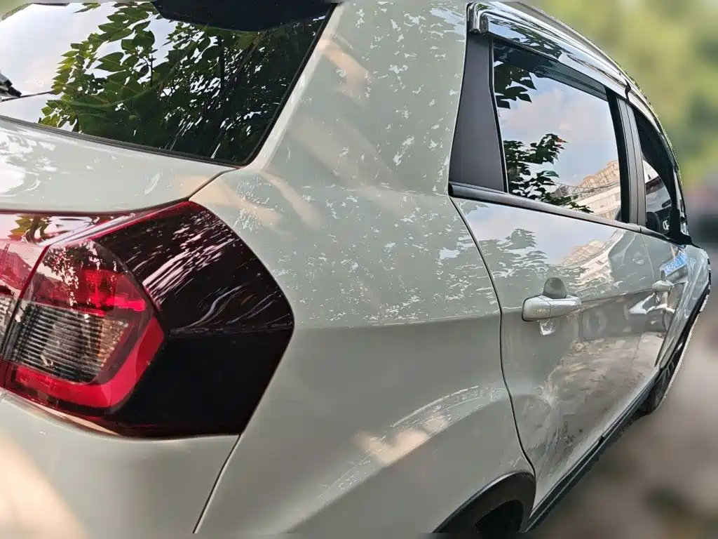 Фото 4 - Geely Vision X3