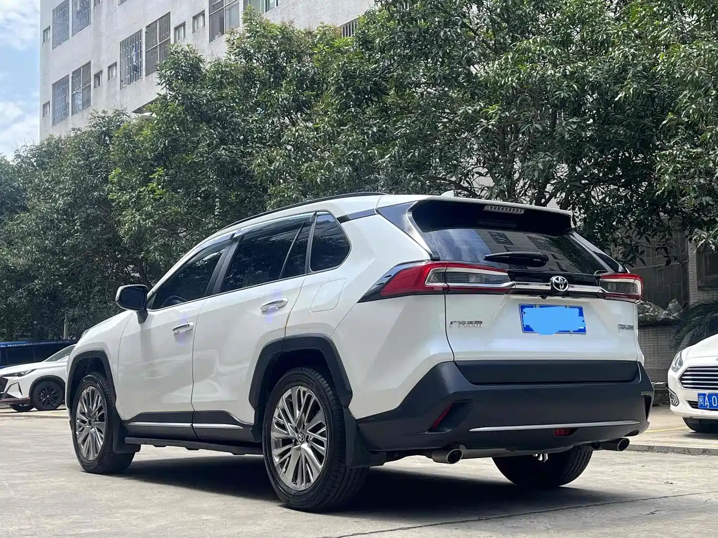 Toyota Wildlander 2022 2.0L CVT FWD Luxury Edition фото 5