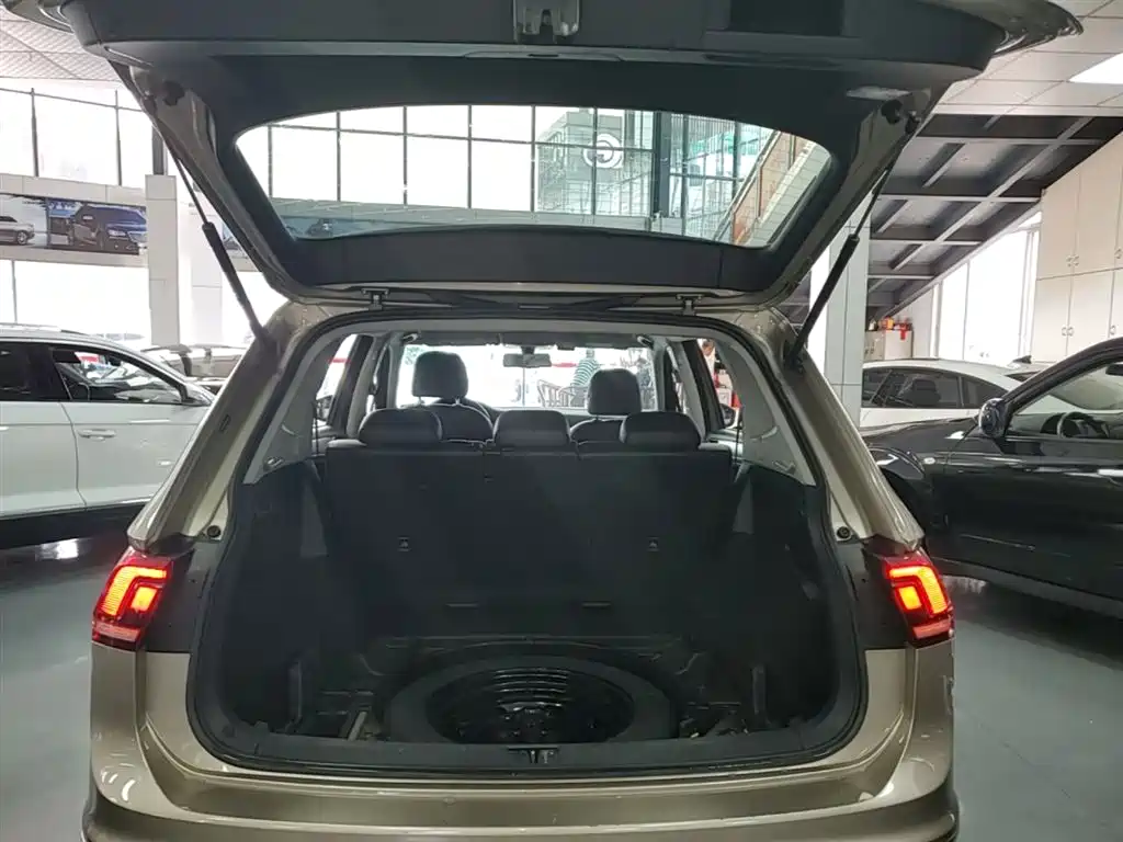 Volkswagen Tiguan L 2017 330TSI Automatic 2WD Comfort Edition фото 19