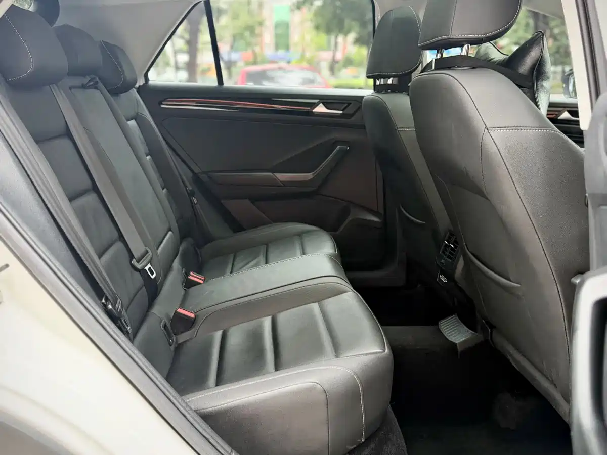 VOLKSWAGEN T-ROC EXPLORING SONGS
