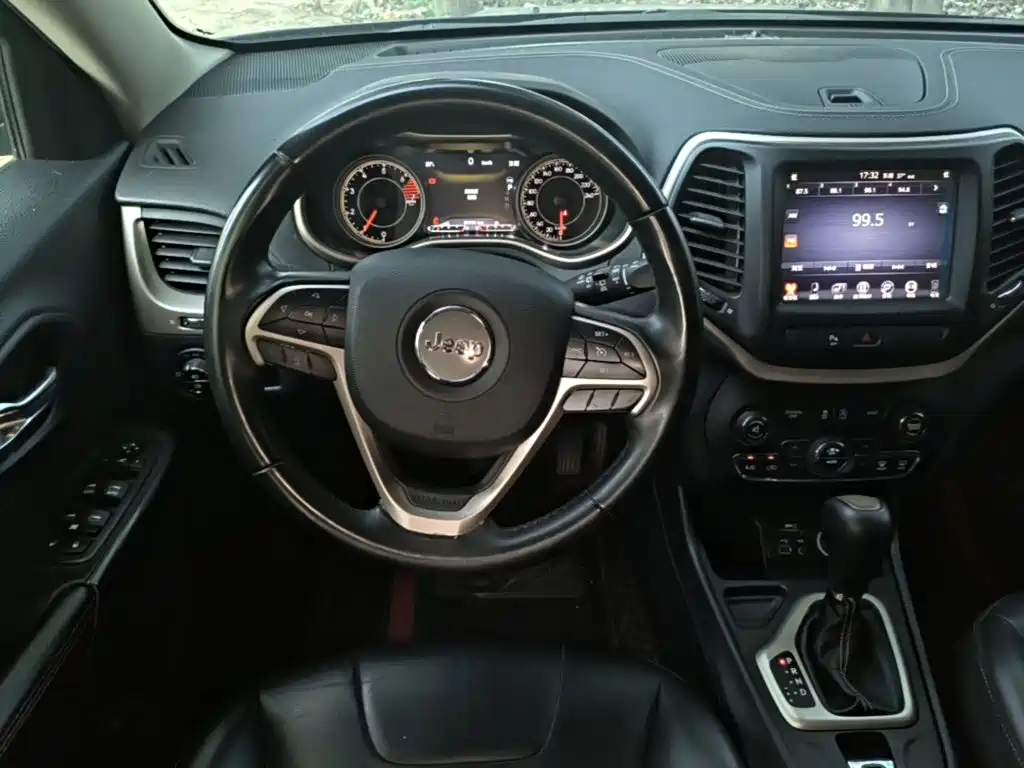 Jeep Cherokee 2018 2017 2.4L Leading Smart Edition