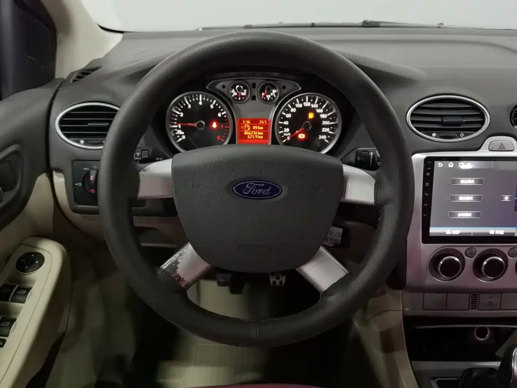 Фото 11 - Ford Focus