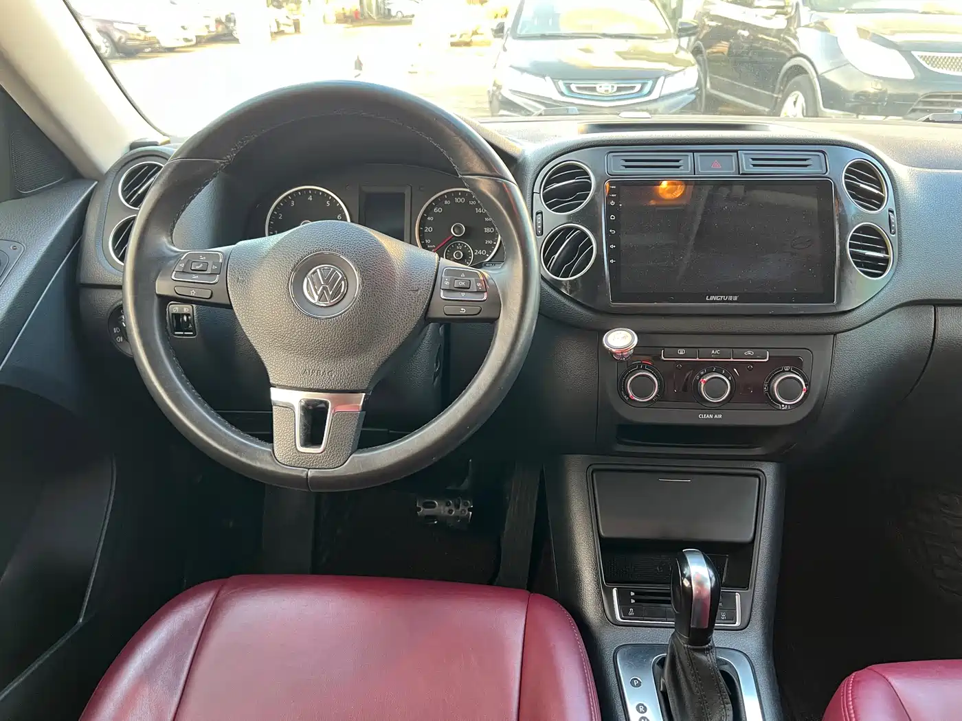 VOLKSWAGEN TIGUAN