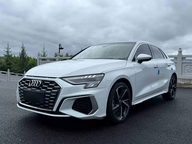 Audi A3 Sportback 35 TFSI, Стиль Спорт