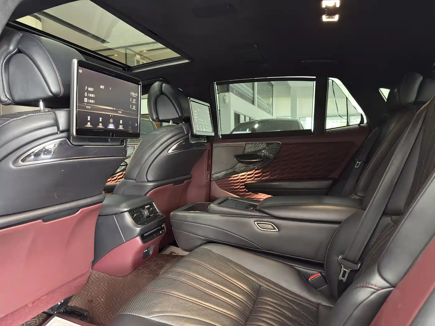 Lexus LS 2018 500h Executive Edition China VI фото 10