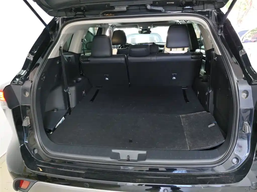 TOYOTA HIGHLANDER