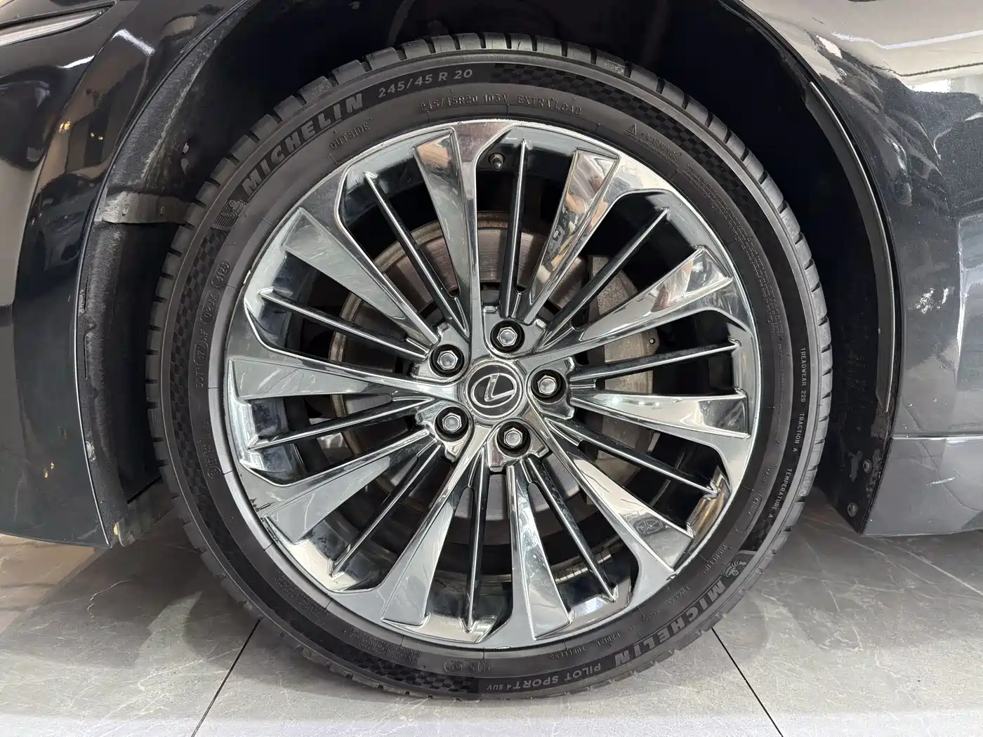 Lexus LS 2018 500h Executive Edition China VI фото 11