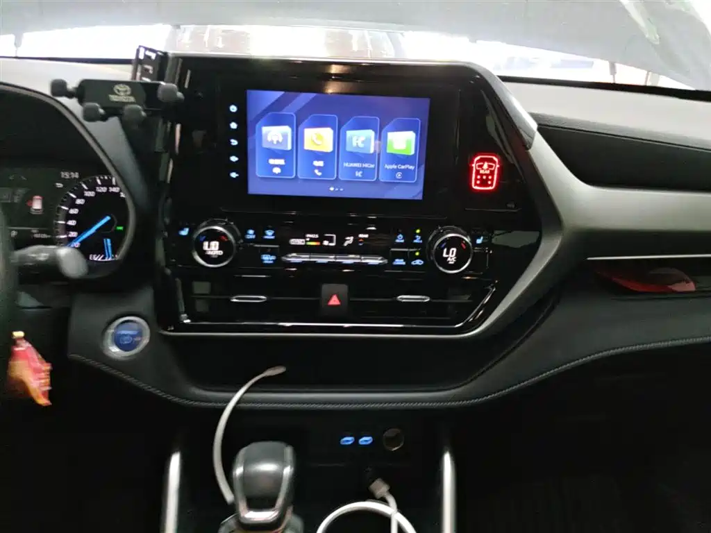 TOYOTA HIGHLANDER