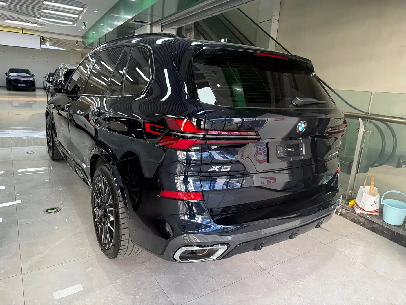 BMW X5 2023 xDrive 40Li M Sport Black Night Package фото 3
