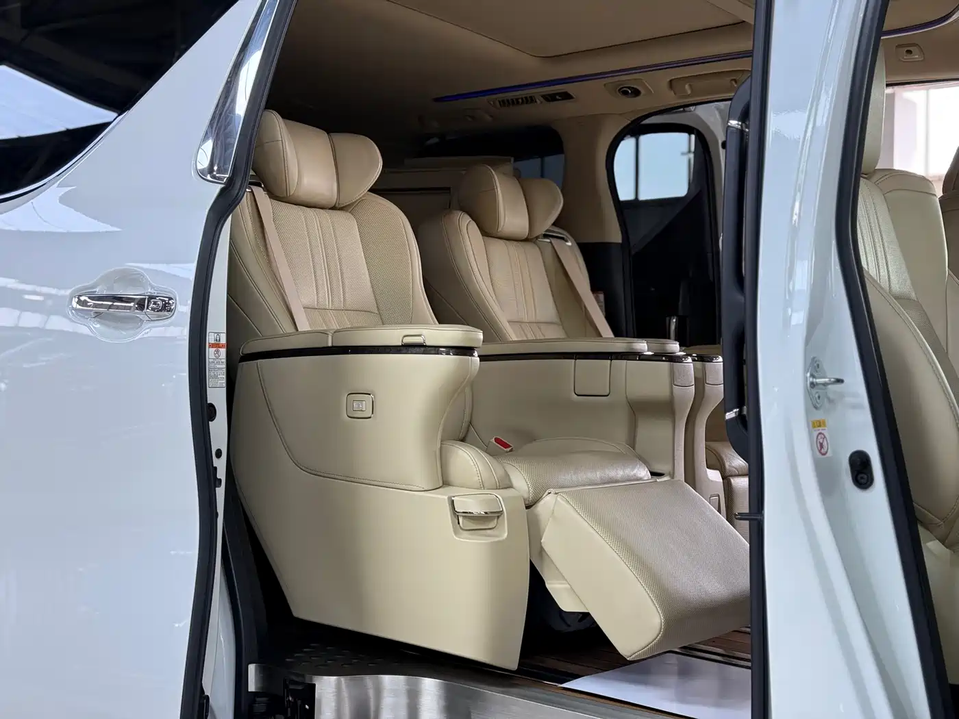 Toyota Alphard 2018 Facelift 3.5L Premium Edition фото 17