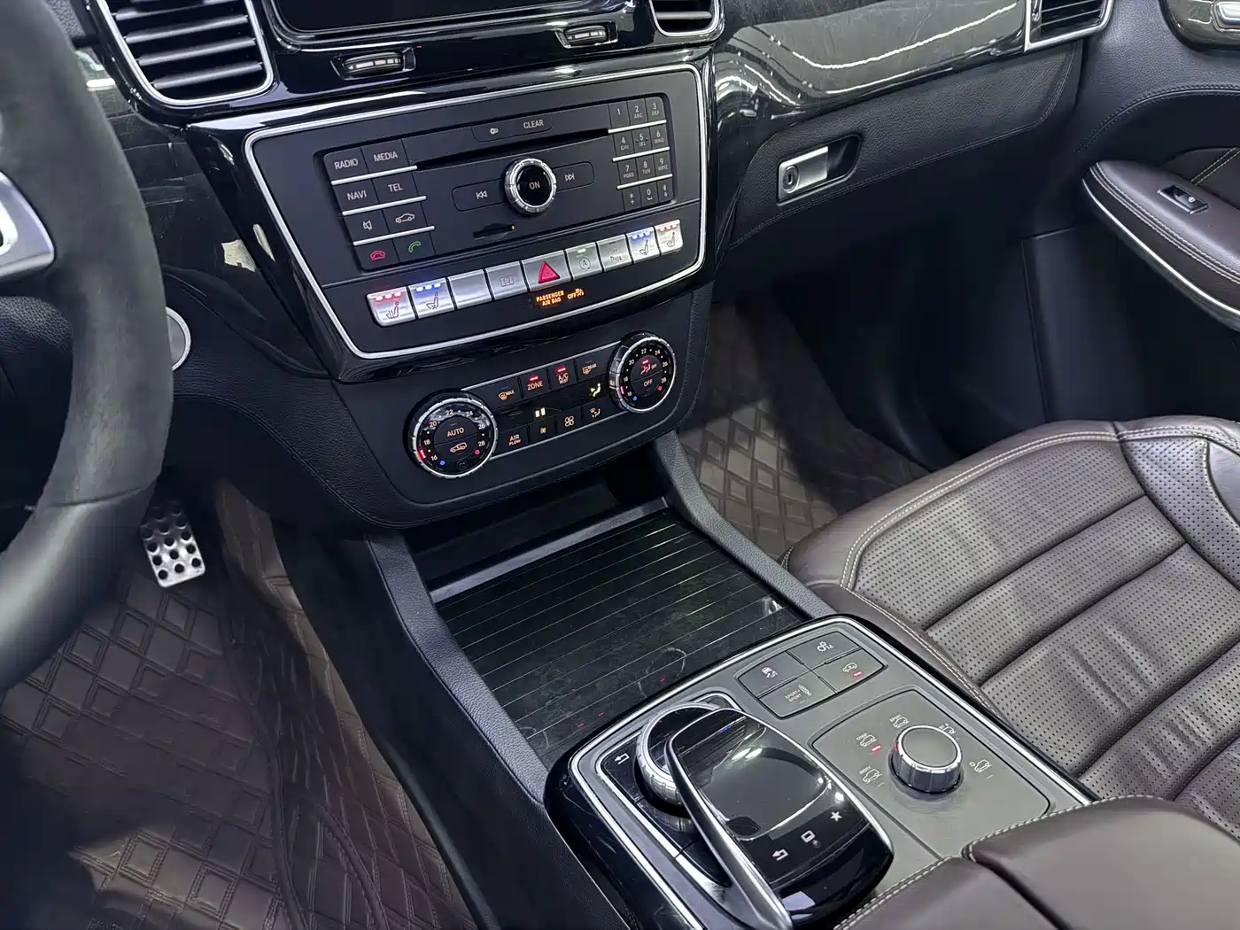 Mercedes-Benz GLS AMG 2016 AMG GLS 63 4MATIC фото 20