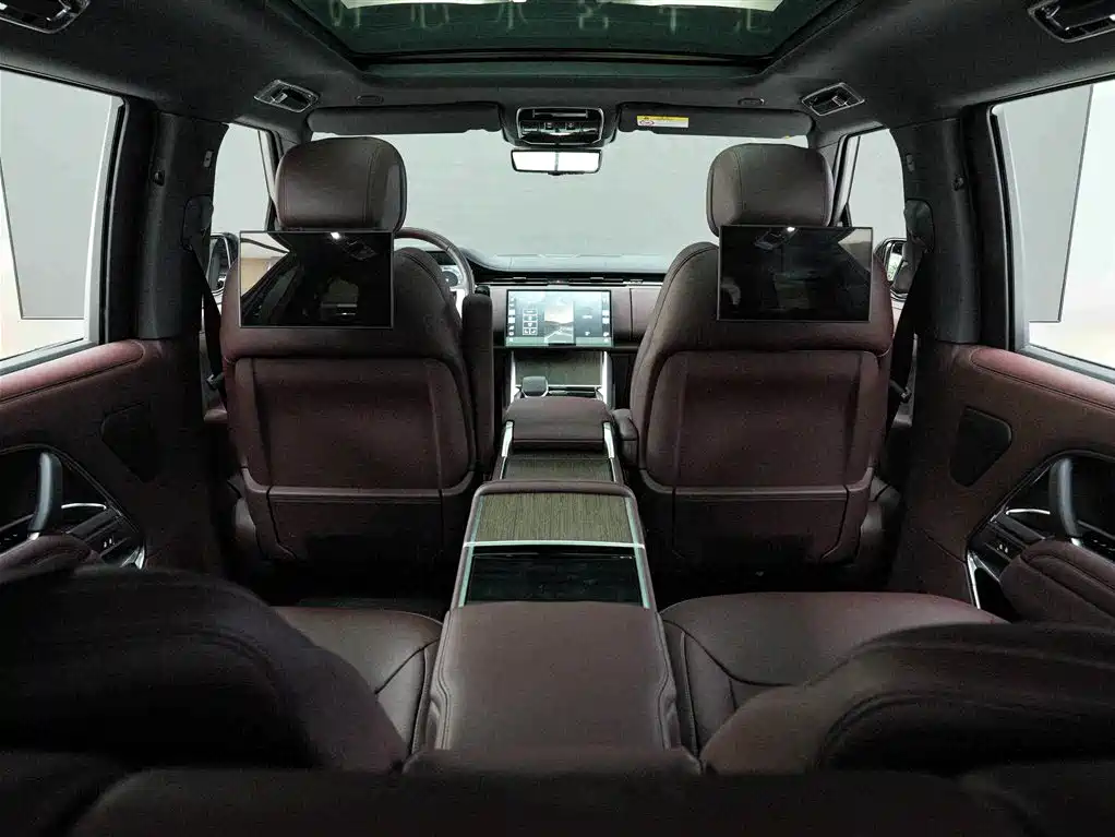 Land Rover Range Rover 2025 3.0 L6 400PS Genesis Extended Wheelbase фото 15