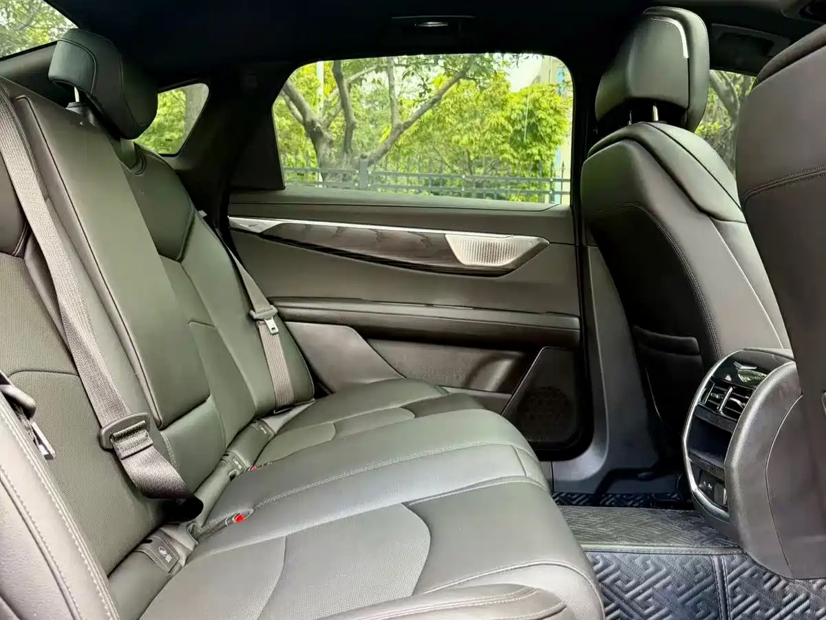 Photo 11 - Cadillac CT6