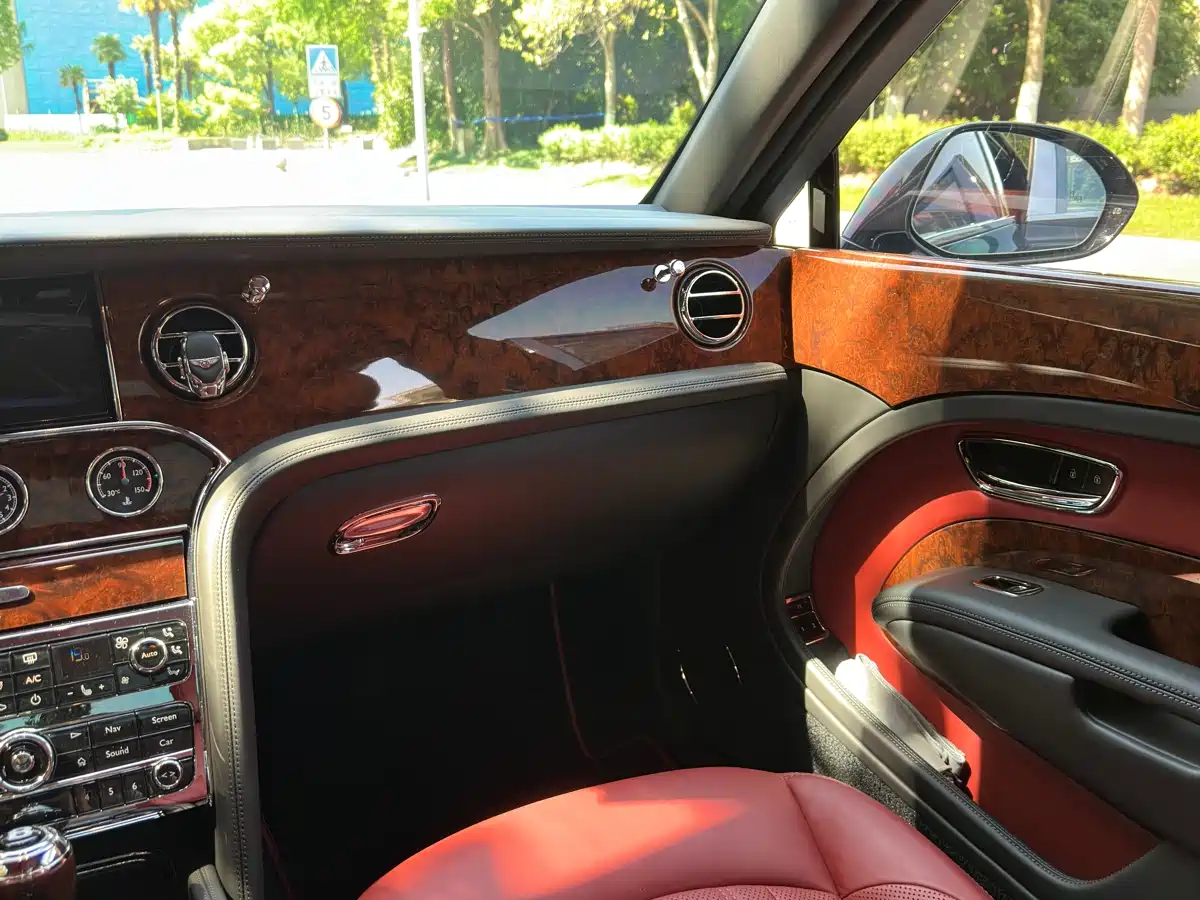 Bentley Mulsanne 2017 6.8T Long Wheelbase фото 25