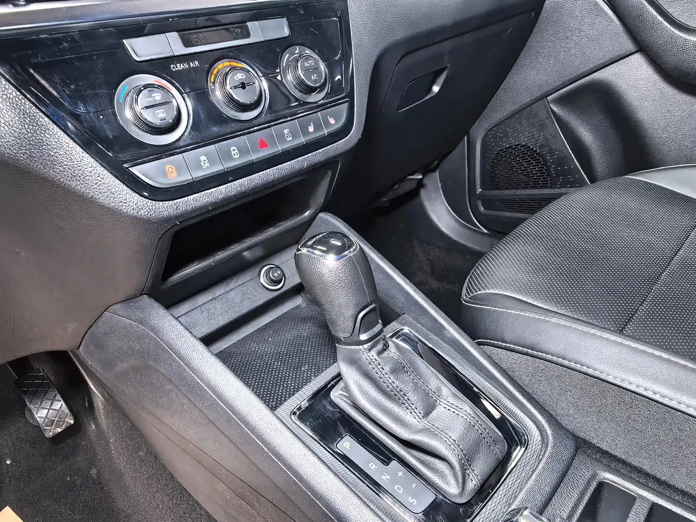 Škoda Kamiq 2022 1.5L Automatic Comfort Edition фото 17
