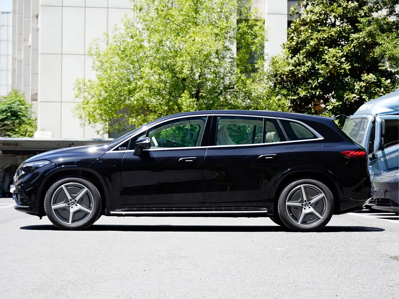Mercedes-Benz EQS SUV 2025 Model 500 4MATIC фото 3