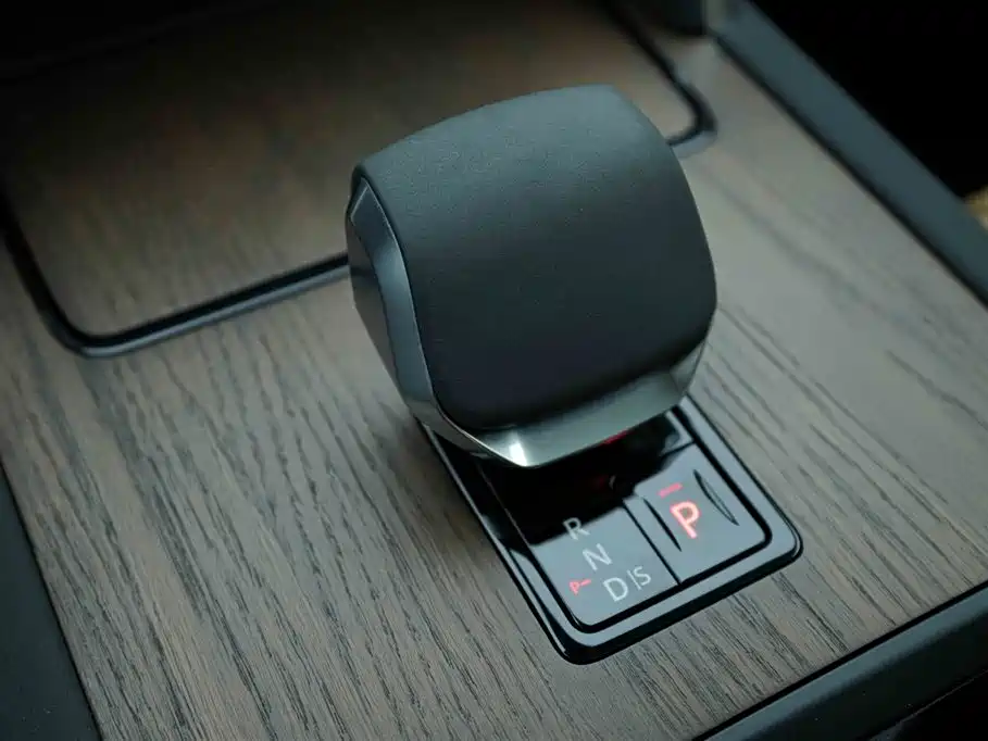 Land Rover Discovery Sport 2025 249PS Performance Tech Edition фото 9