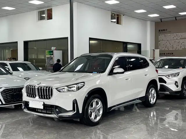 BMW X1 2023 sDrive20Li X Design Package — фото 1