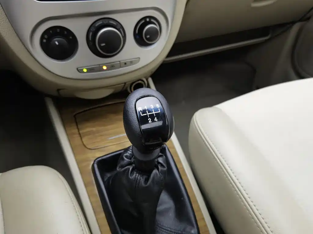 Photo 13 - Buick Excelle