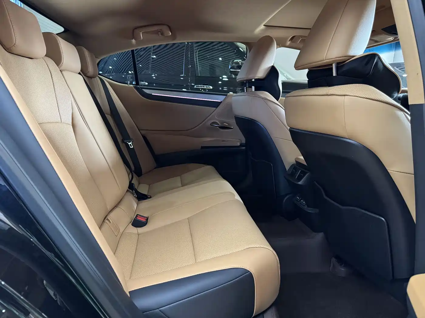 Lexus ES 2025 200 Ultimate Edition фото 8