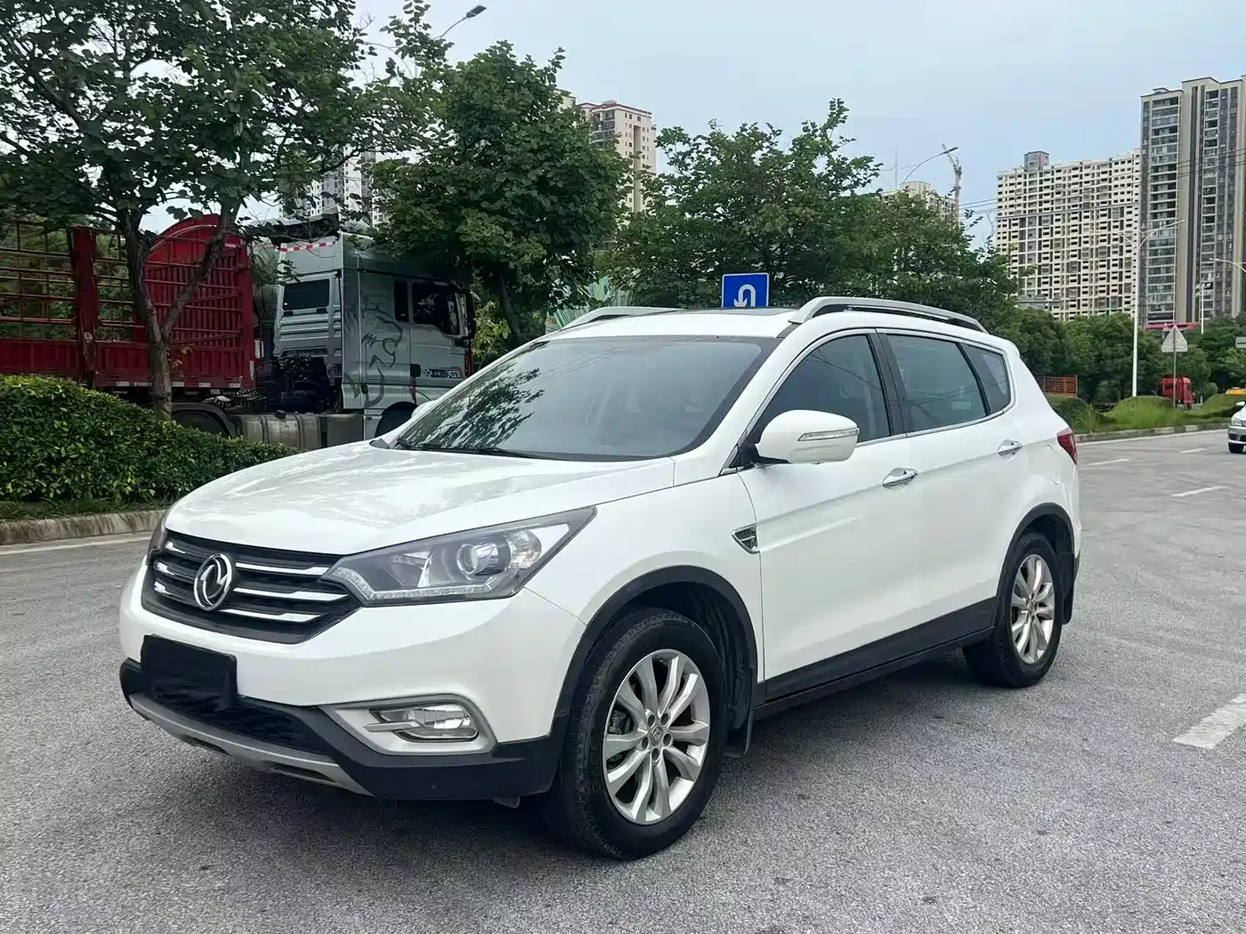 Dongfeng Aeolus Dongfeng Fengshen AX7 2015 2015 2.3L Automatic Premium