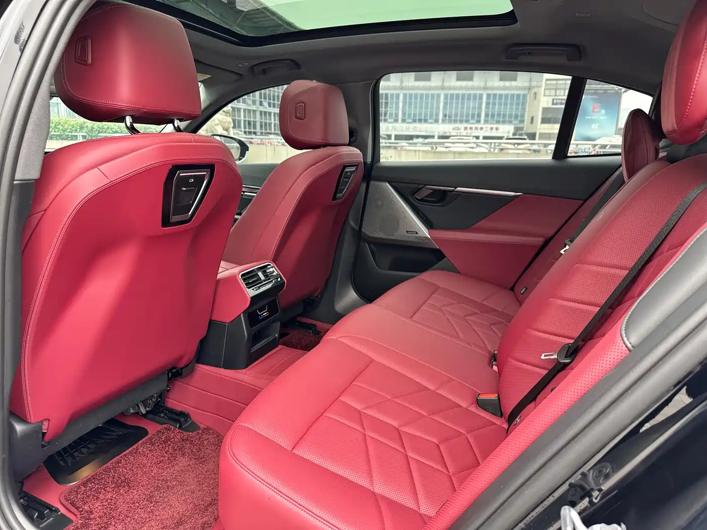 BMW 5 Series 2024 530Li Leading M Sport Package фото 12