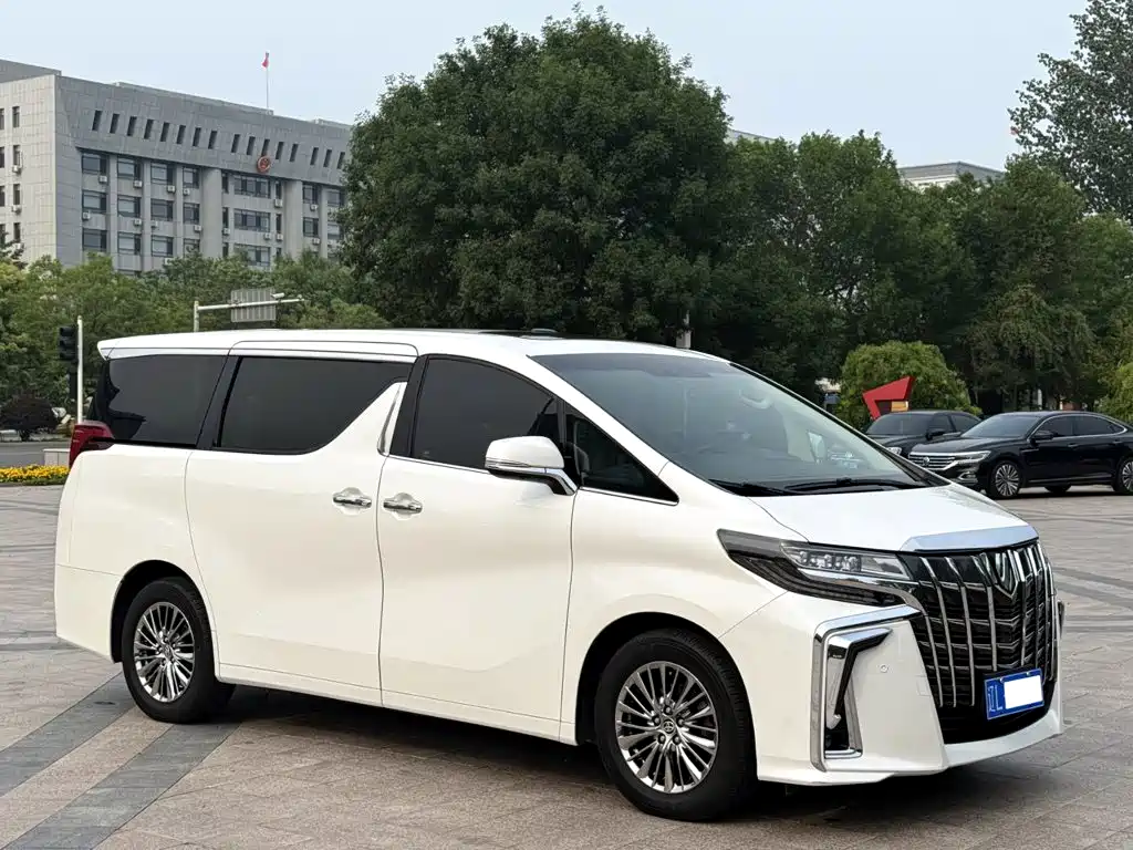 Фото 4 - Toyota Alphard