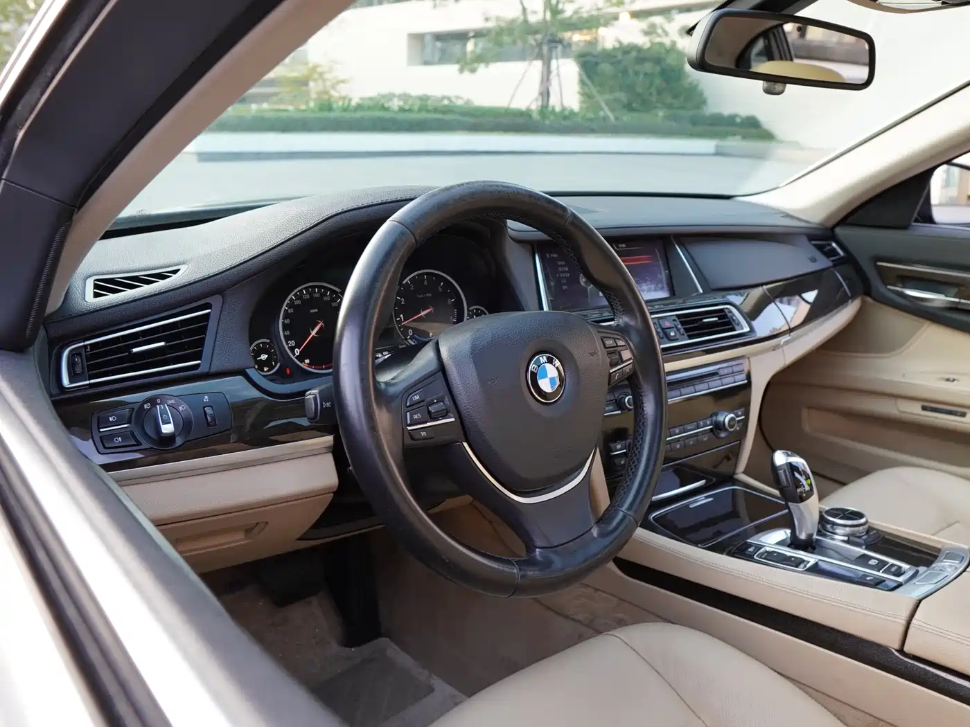 BMW 7 Series 2013 Model 730Li Leading фото 18