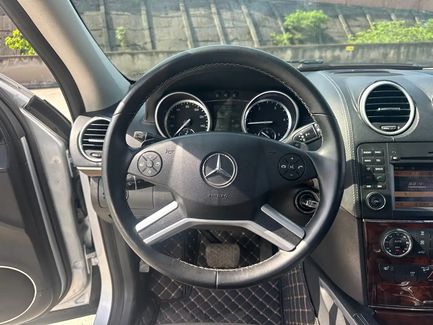 Mercedes-Benz GL-Class фото 18