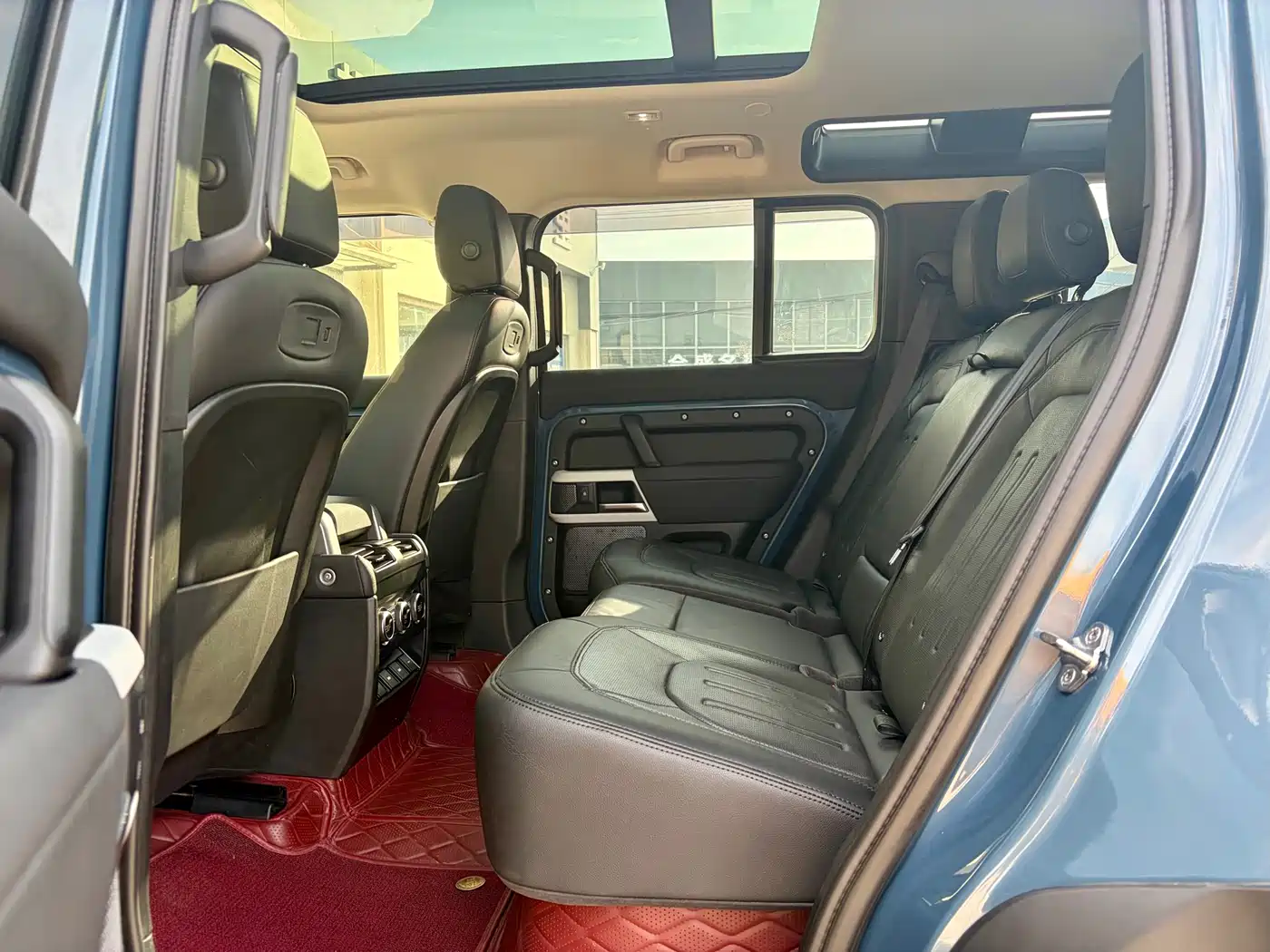 Land Rover Defender 2020 Model 110 P400 SE фото 7