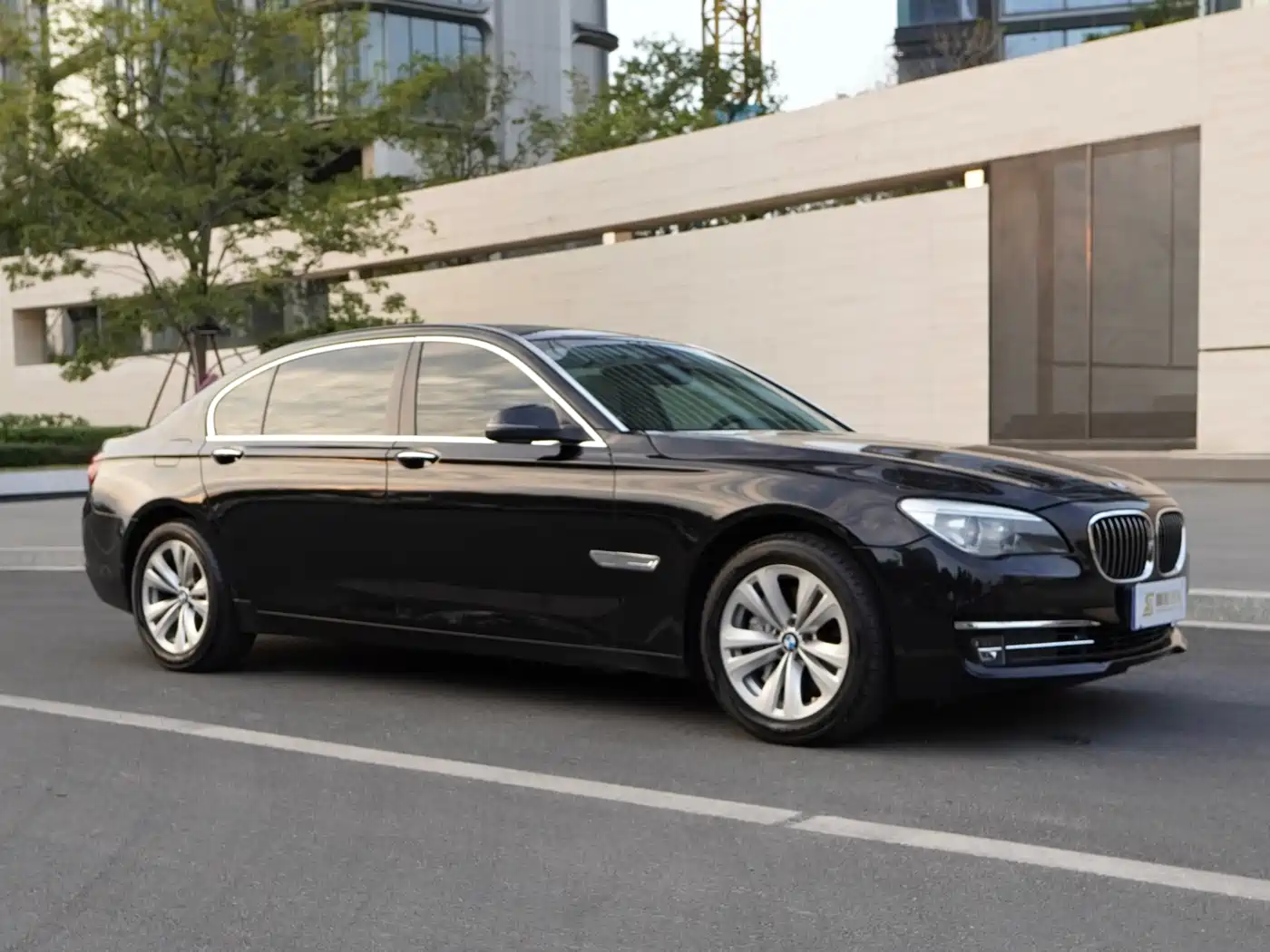 BMW 7 Series 2013 Model 730Li Leading фото 3