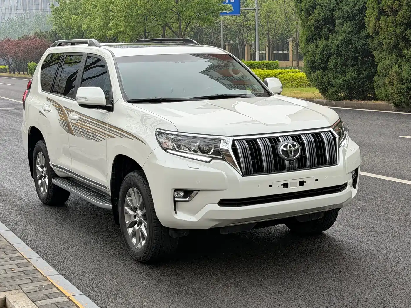 Toyota Prado 2018 3.5L Automatic VX NAVI Rear-mounted Spare Tire фото 3