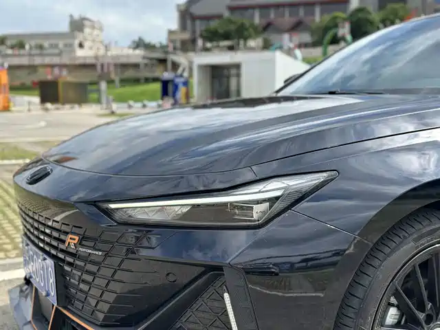 Changan UNI-V 2022 1.5T Sport Edition — фото 5