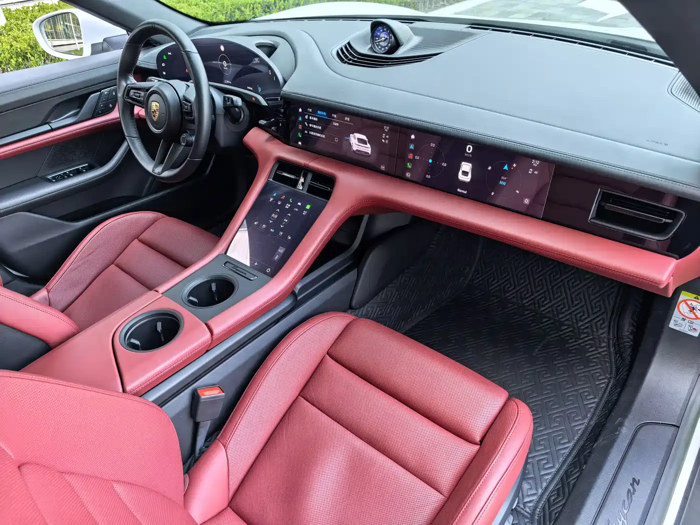 Porsche Taycan 2022 Facelift Taycan фото 35