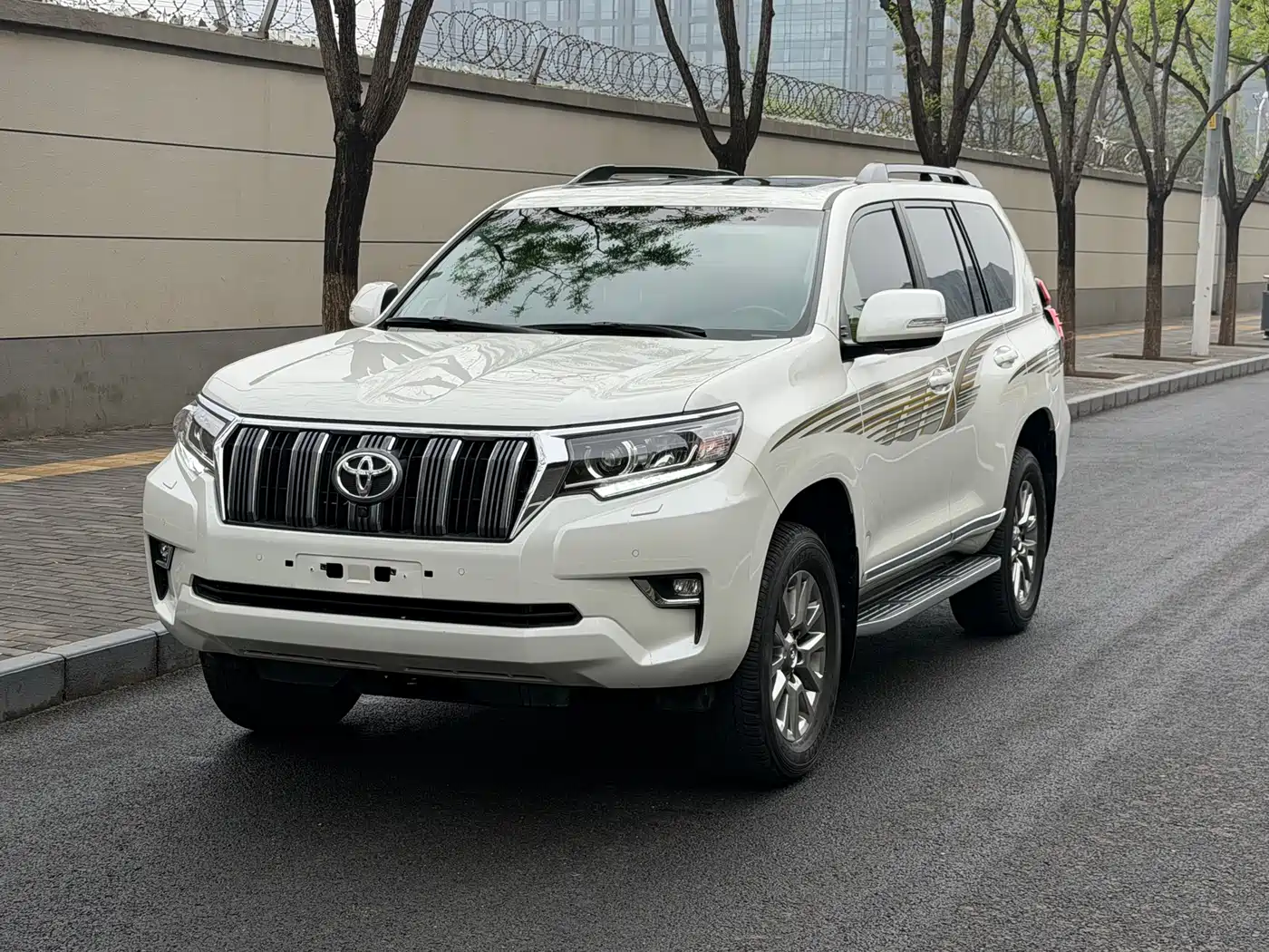 Toyota Prado 2018 3.5L Automatic VX NAVI Rear-mounted Spare Tire